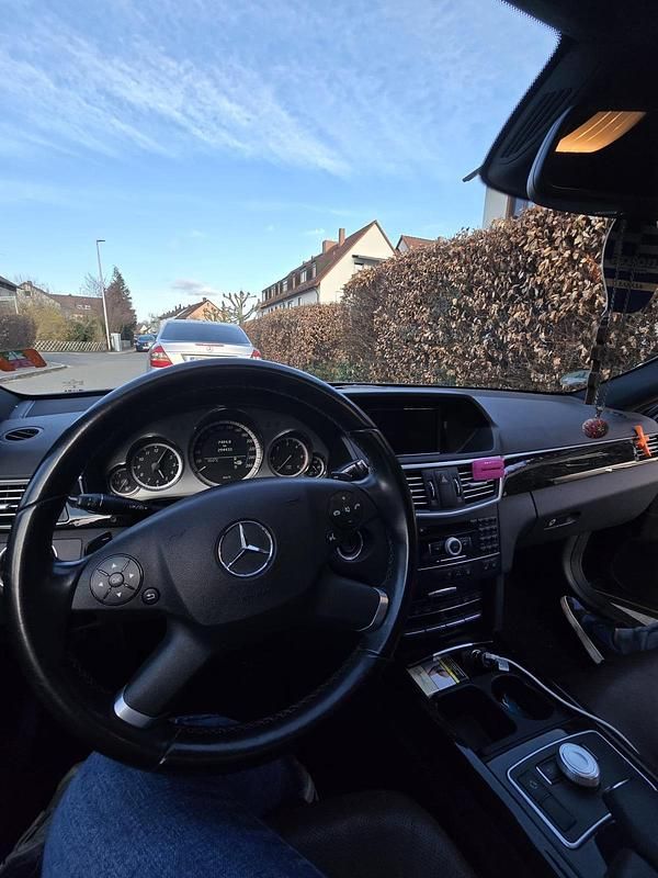 Gebraucht Mercedes E300 240 PS (176 kW) 2011 Grau Kombi