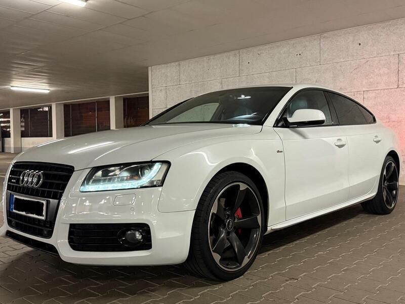 Weiß Gebraucht 2011 Audi A5 Black Edition Coupé | 10.900 € - Bild 1/4