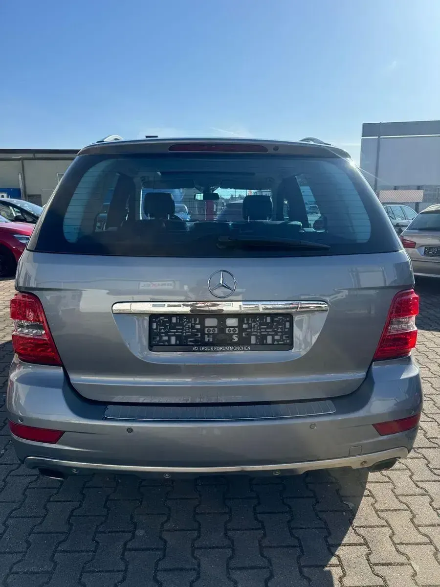 Gebraucht Mercedes ML300 190 PS (139 kW) 2010 Silber SUV