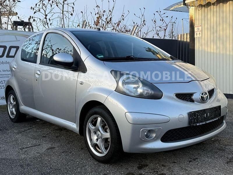 Grau Gebraucht 2006 Toyota Aygo Club Kleinwagen | 3.490 € (Fairer Preis) - Bild 1/4