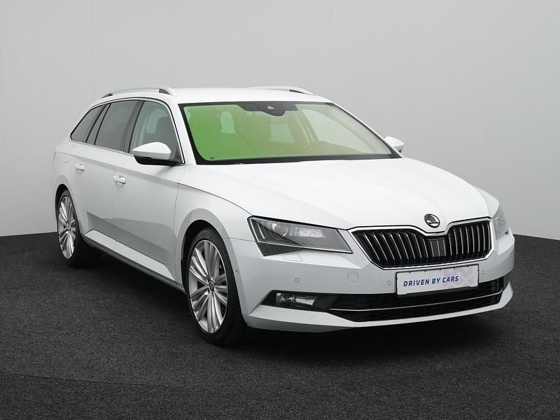 Gebraucht Skoda Superb Style 179 PS (131 kW) 2015 Moonweiss metallic Kombi