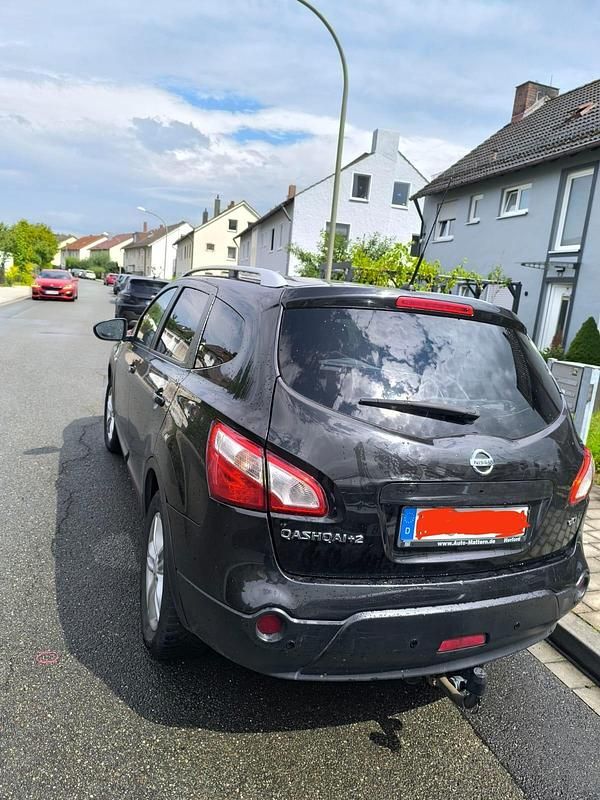 Schwarz Gebraucht 2013 Nissan Qashqai +2 SUV | 6.299 € - Bild 1/4