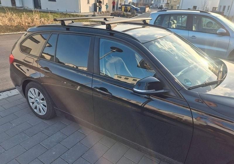 Gebraucht BMW 318 143 PS (105 kW) 2013 Schwarz Kombi