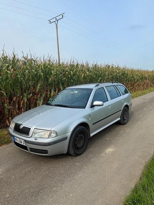 Silber Gebraucht 2002 Skoda Octavia Kombi | 1.200 € (Superpreis) - Bild 1/4