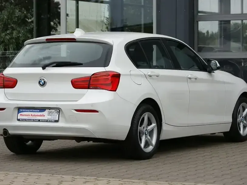 Gebraucht BMW 116 Sport Line 109 PS (80 kW) 2019 Mineralweiss metallic (metallic) Kleinwagen