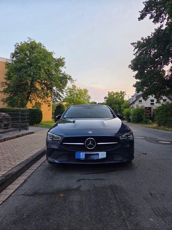 Blau Gebraucht 2020 Mercedes CLA220 Shooting Brake Progressive Kombi | 22.999 € (Guter Preis) - Bild 1/4