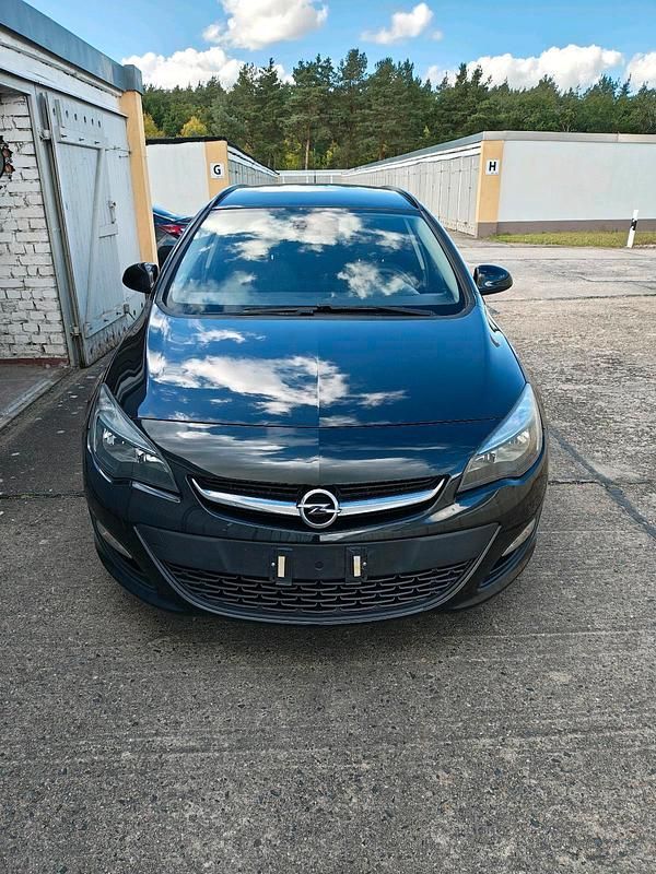 Schwarz Gebraucht 2013 Opel Astra Kombi | 5.700 € (Fairer Preis) - Bild 1/4