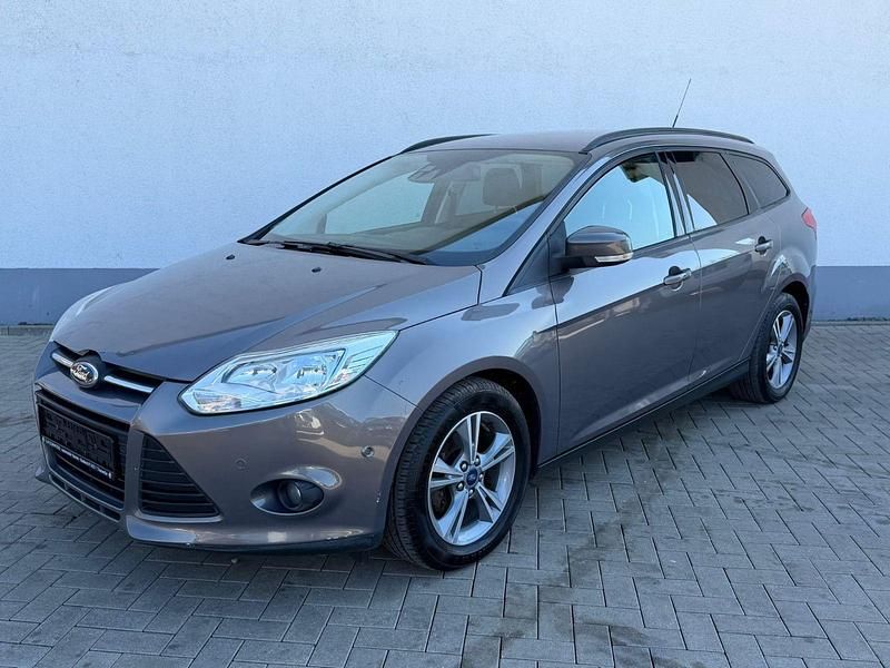 Gebraucht Ford Focus Trend 125 PS (91 kW) 2013 Braun Kombi