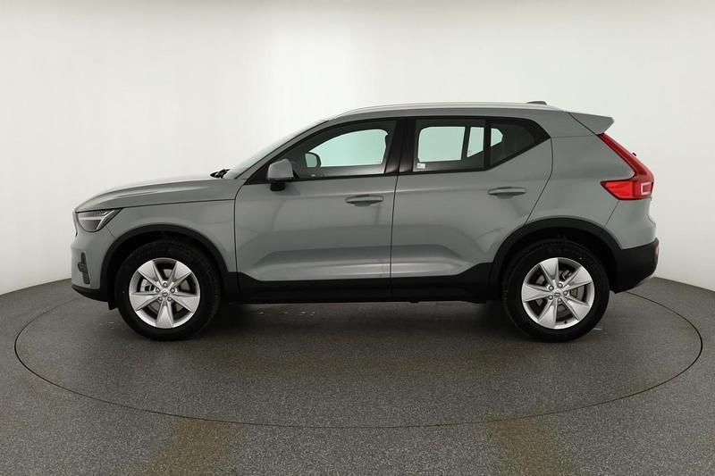 Neu Volvo XC40 163 PS (119 kW) 2025 Grau SUV