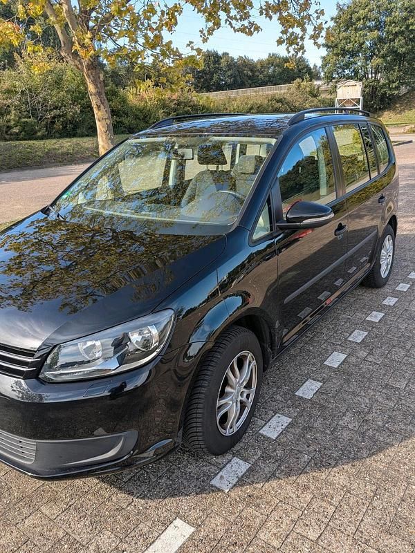 Schwarz Gebraucht 2011 VW Touran Trendline Van / Kleinbus | 8.900 € (Teuer) - Bild 1/4