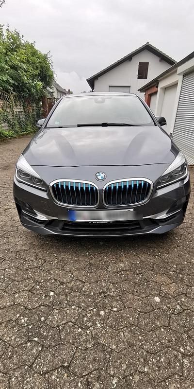 Grau Gebraucht 2019 BMW 225 M Sport Limousine | 13.000 € - Bild 1/4