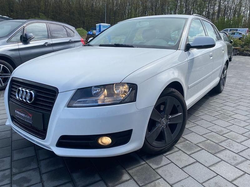 Weiß Gebraucht 2010 Audi A3 Sportback Sport Limousine | 4.400 € (Fairer Preis) - Bild 1/4