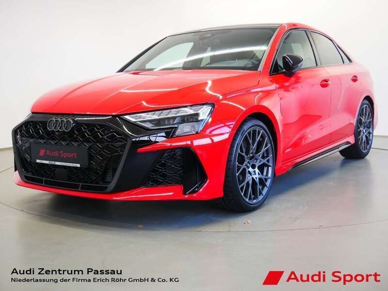 Progressivrot metallic Gebraucht 2025 Audi RS3 Ambiente Kleinwagen | 69.790 € (Fairer Preis) - Bild 1/4
