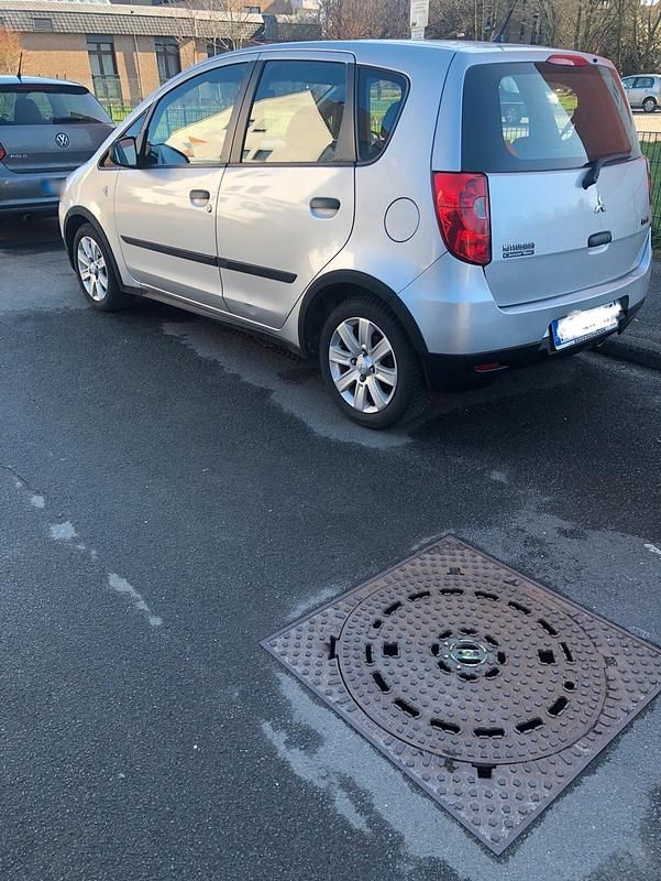 Gebraucht Mitsubishi Colt 95 PS (69 kW) 2010 Silber Kleinwagen