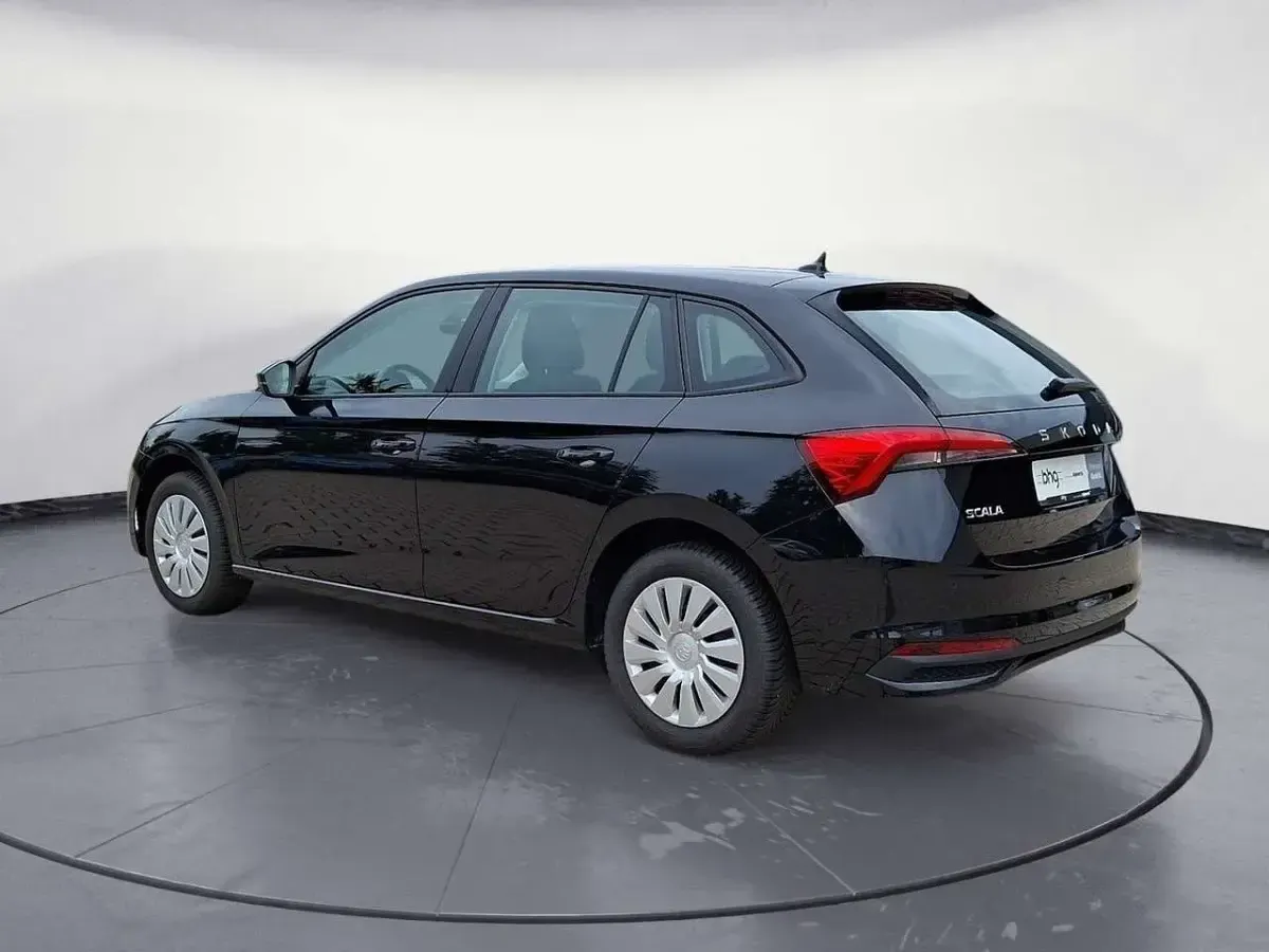 Gebraucht Skoda Scala Essence 95 PS (69 kW) 2025 Blackmagic perleffekt Kleinwagen