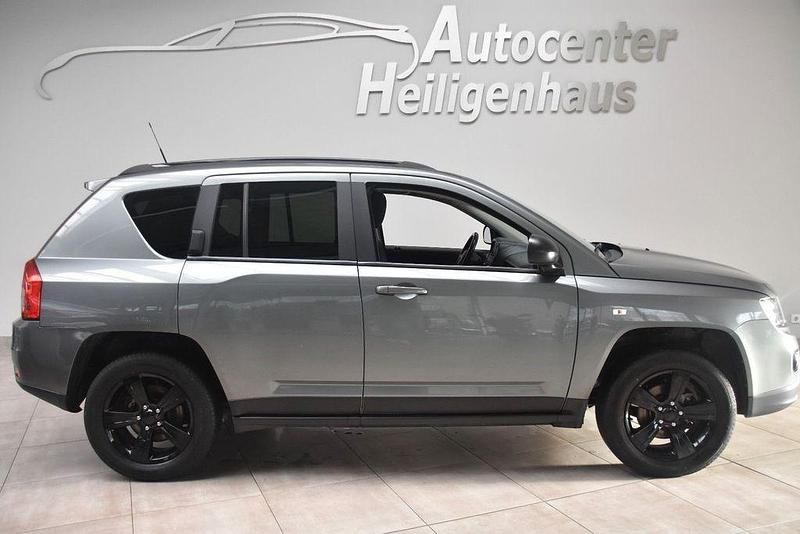 Gebraucht Jeep Compass Sport 156 PS (114 kW) 2013 Grau SUV