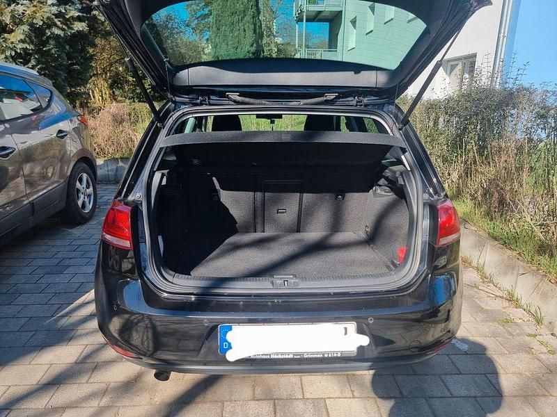 Gebraucht VW Golf VII LOUNGE 110 PS (80 kW) 2015 Schwarz Limousine