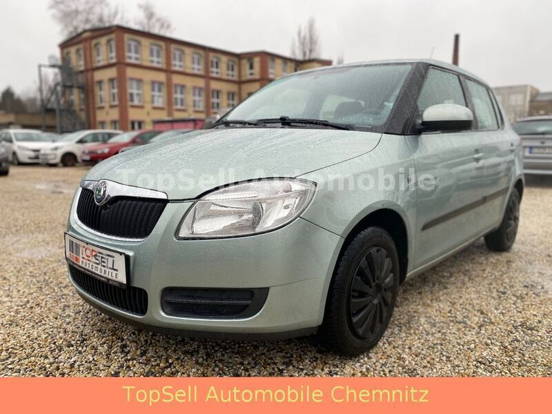 Grün Gebraucht 2010 Skoda Fabia Ambiente Kleinwagen | 3.800 € (Fairer Preis) - Bild 1/4