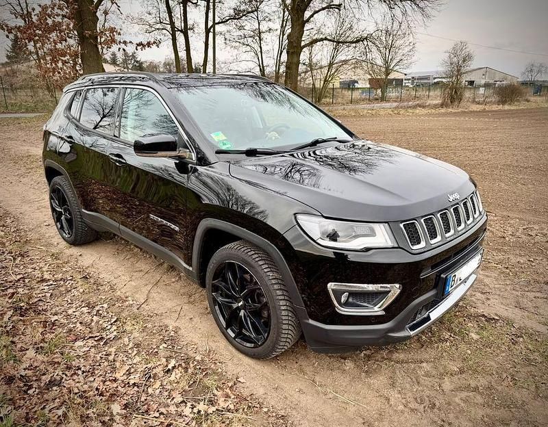 Gebraucht Jeep Compass Limited 140 PS (102 kW) 2018 Schwarz SUV