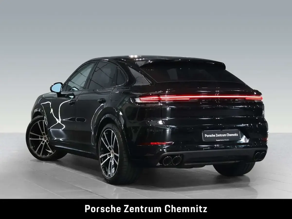 Gebraucht Porsche Cayenne E-Hybrid 470 PS (345 kW) 2026 Schwarz SUV