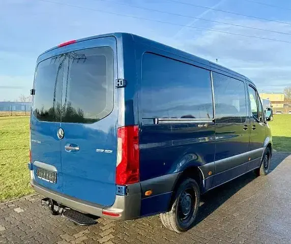 Gebraucht Mercedes Sprinter 163 PS (119 kW) 2019 Blau Van