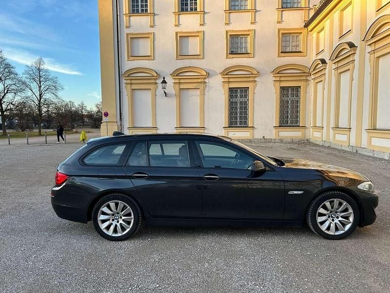 Gebraucht BMW 530 Sport Line 258 PS (189 kW) 2011 Grau Kombi