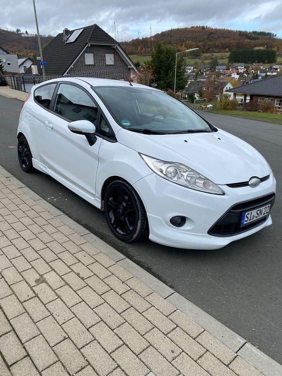 Weiß Gebraucht 2009 Ford Fiesta Sport Limousine | 3.300 € (Fairer Preis) - Bild 1/4