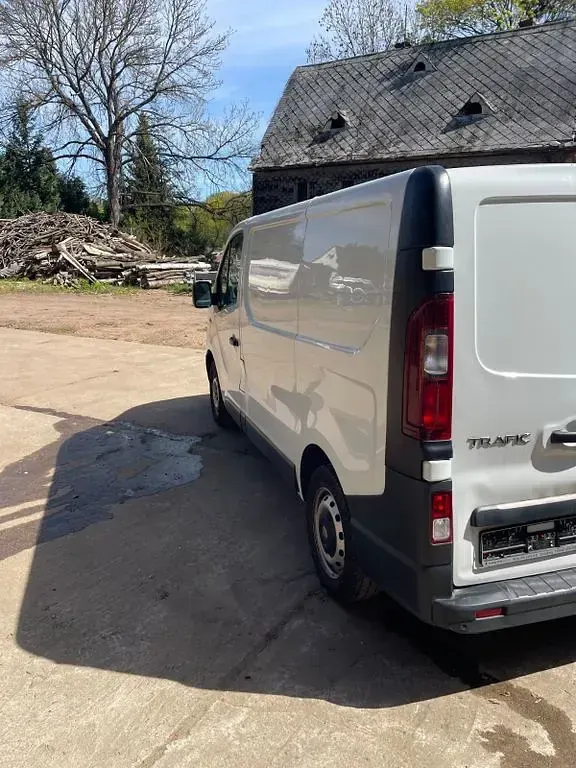 Gebraucht Renault Trafic Komfort 120 PS (88 kW) 2019 Weiß Van / Kleinbus