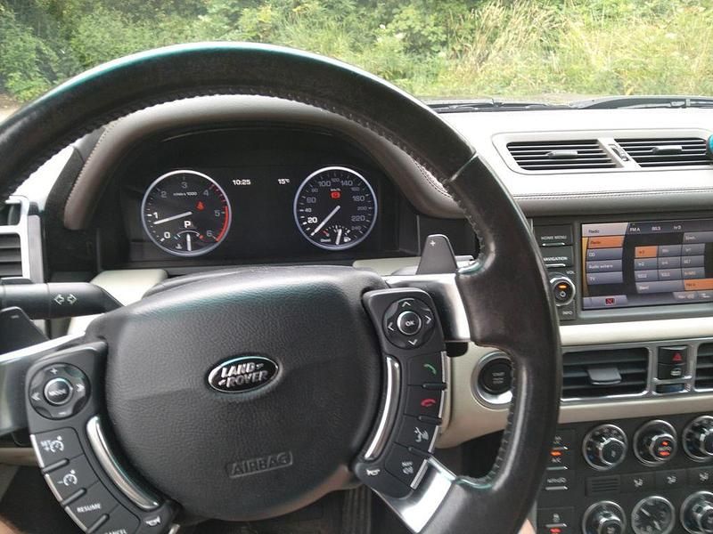 Braun Gebraucht 2011 Land Rover Range Rover Vogue SUV | 24.900 € (Teuer) - Bild 1/4