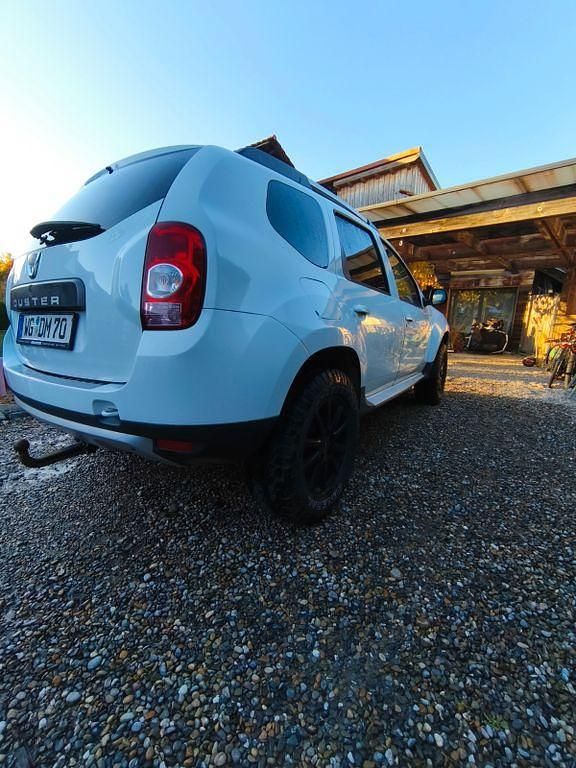 Second-hand Dacia Duster 105 CP (77 kW) 2011 Alb SUV