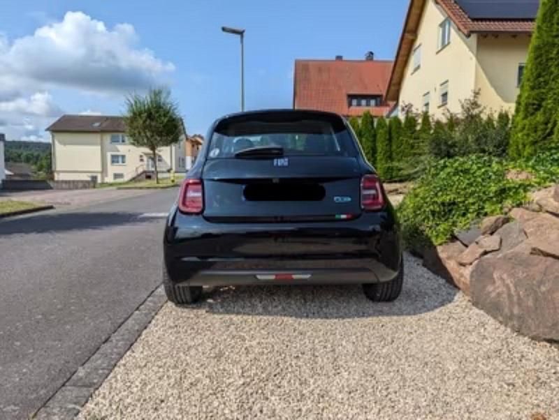 Gebraucht Fiat 500e 86 kW (118 PS) 2022 Schwarz Kleinwagen
