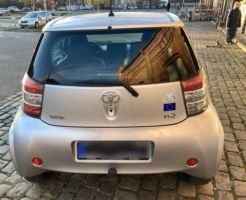 Gebraucht Toyota iQ 97 PS (71 kW) 2013 Silber Kleinwagen