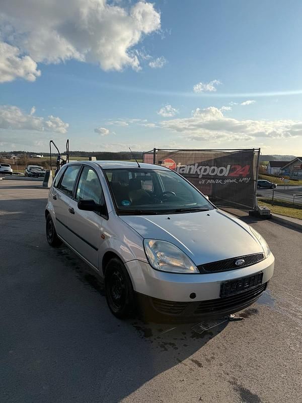 Gebraucht Ford Fiesta 69 PS (50 kW) 2004 Grau Kleinwagen