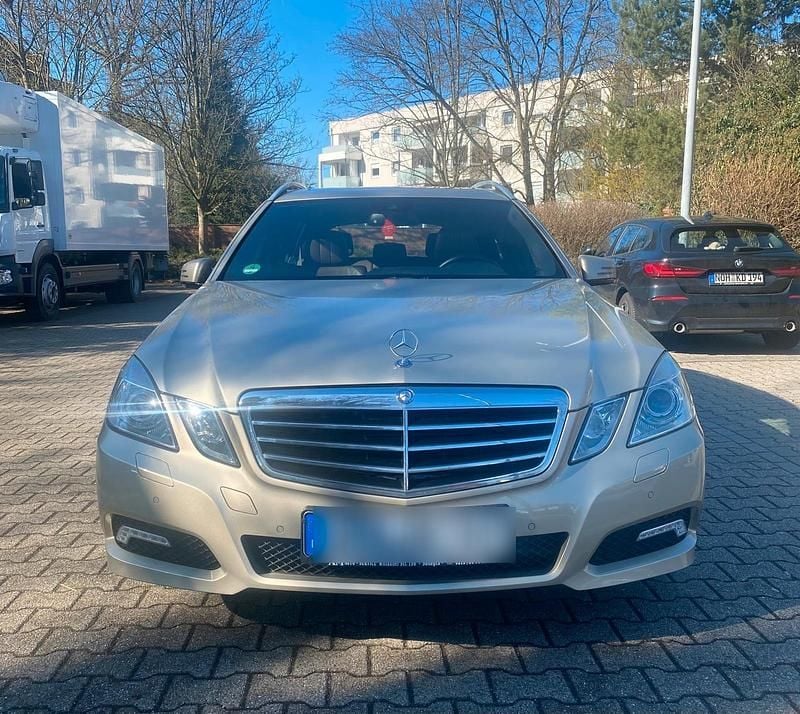 Gebraucht Mercedes E350 Avantgarde 231 PS (169 kW) 2011 Gold Limousine