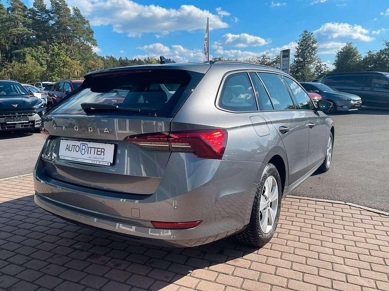 Gebraucht Skoda Octavia 116 PS (85 kW) 2023 Graphitegrau metallic (metallic) Kombi