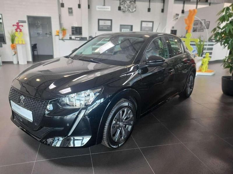 Gebraucht Peugeot e-208 Allure 100 kW (136 PS) 2019 Perla nera schwarz Kleinwagen