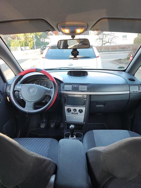 Gebraucht Opel Meriva 101 PS (74 kW) 2004 Silber Van / Kleinbus