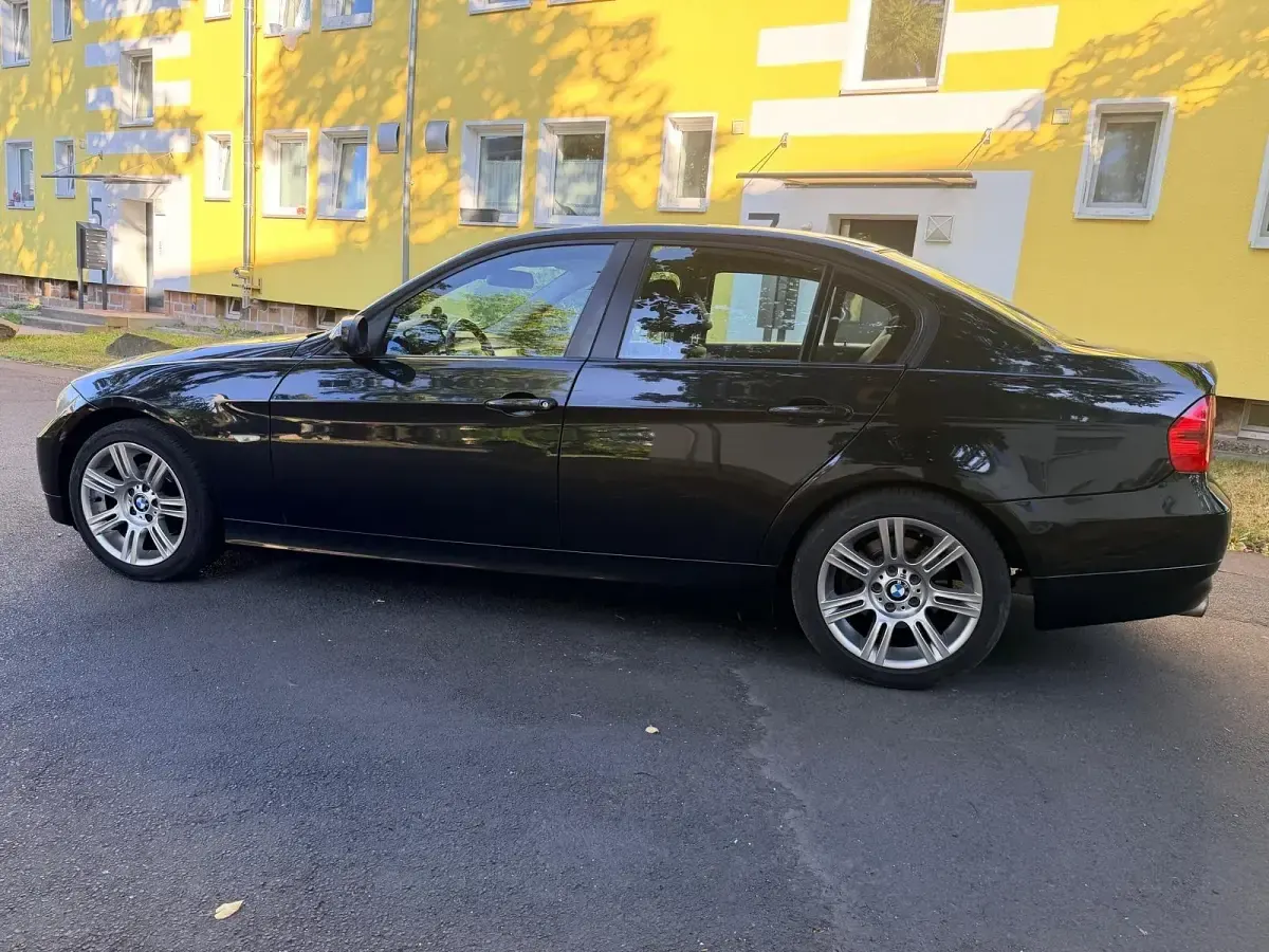 Gebraucht BMW 318 150 PS (110 kW) 2008 Schwarz Limousine