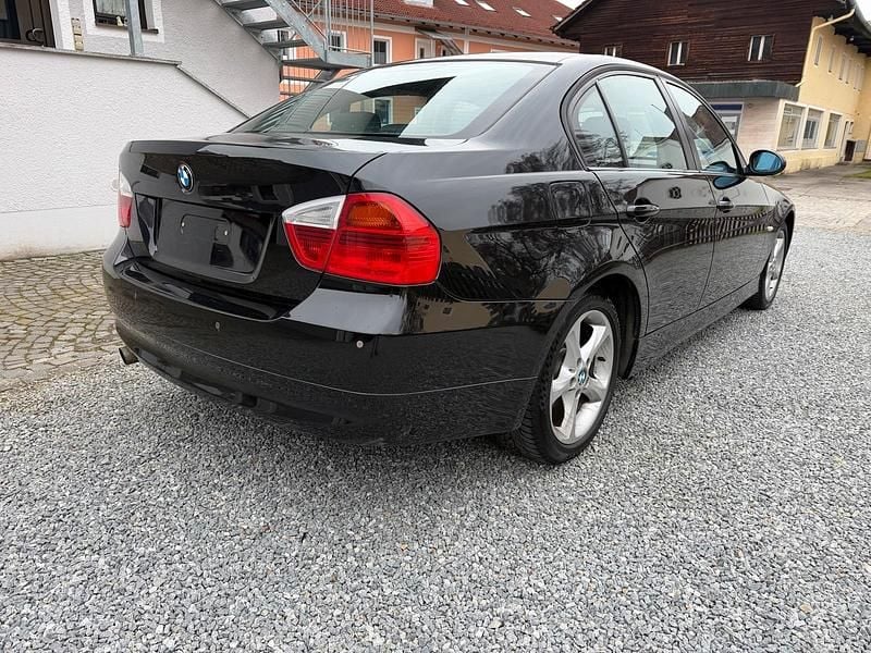 Gebraucht BMW 318 129 PS (94 kW) 2007 Schwarz Limousine