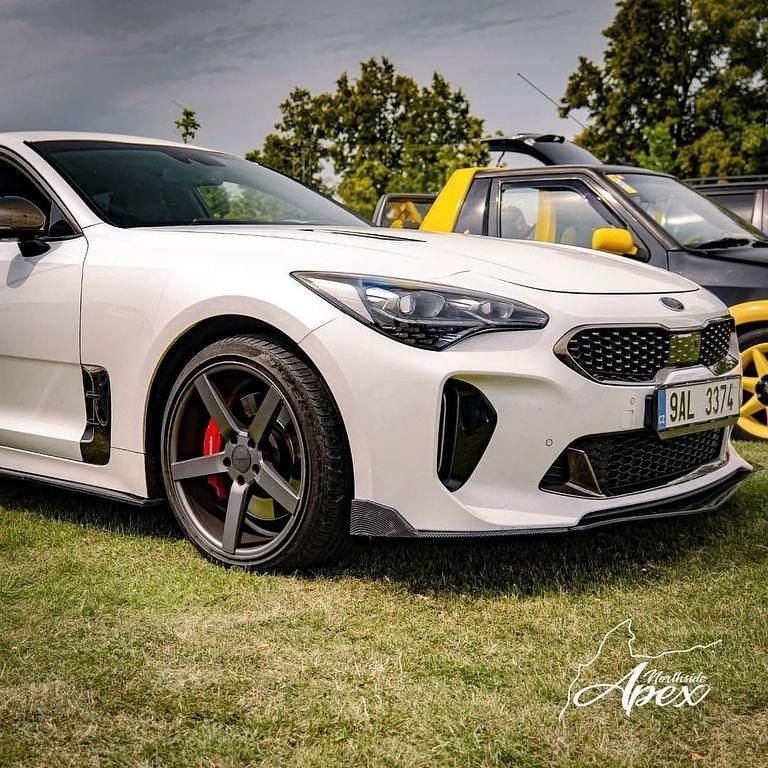 Weiß Gebraucht 2017 Kia Stinger Limousine | 21.000 € (Guter Preis) - Bild 1/4