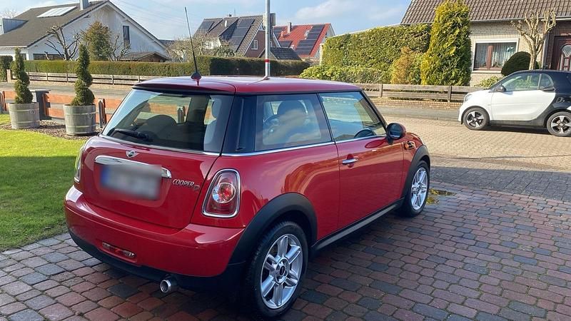 Gebraucht Mini Cooper D Pepper 112 PS (82 kW) 2012 Rot Kleinwagen