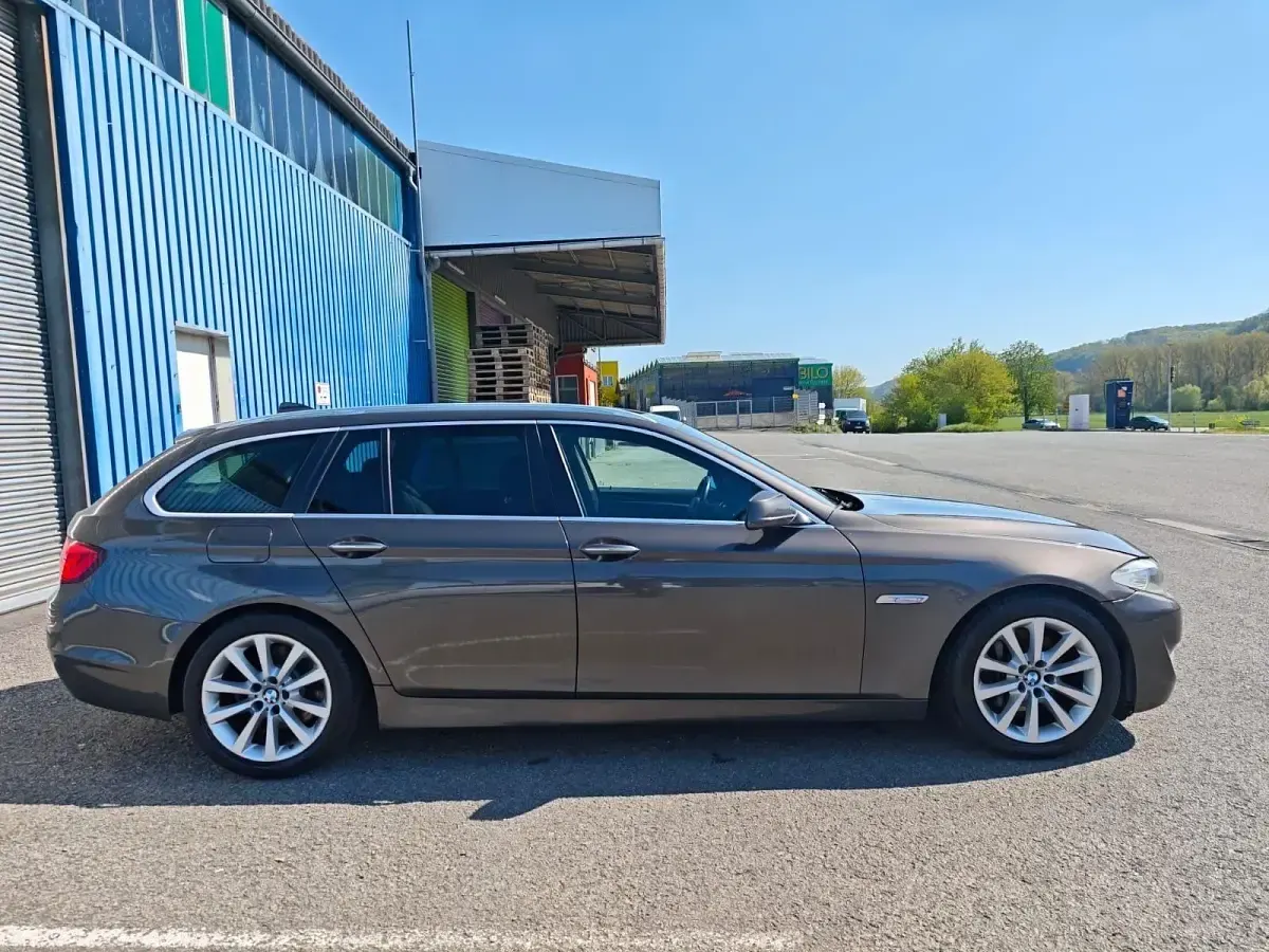 Gebraucht BMW 530 Performance 258 PS (189 kW) 2012 Braun Kombi