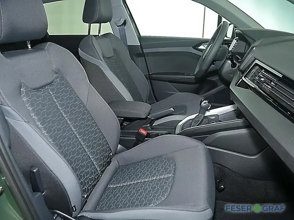 Gebraucht Audi A1 Sportback Ambiente 116 PS (85 kW) 2025 Distriktgrün metallic Kleinwagen