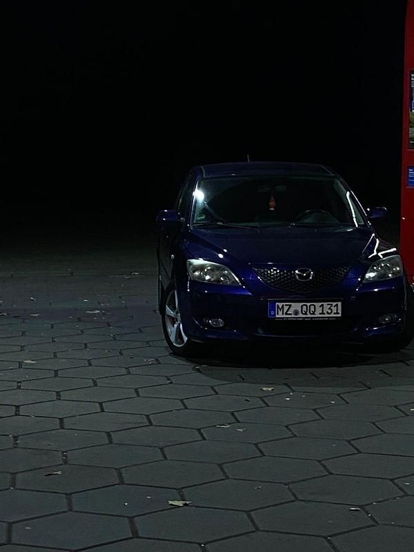 Blau Gebraucht 2004 Mazda 3 Exclusive Limousine | 500 € (Superpreis) - Bild 1/4
