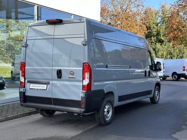 Gebraucht Fiat Ducato 140 PS (102 kW) 2024 Grau Van