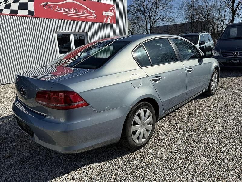 Gebraucht VW Passat Trendline 122 PS (89 kW) 2012 Blau Limousine