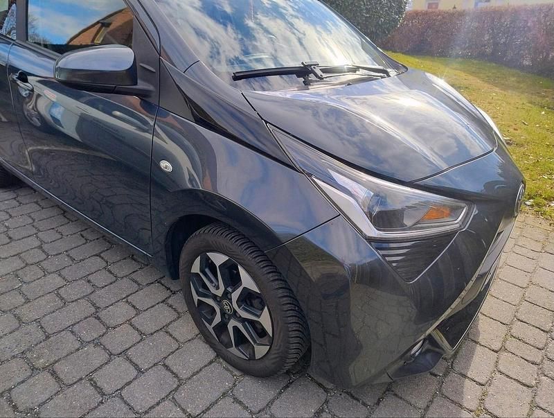 Gebraucht Toyota Aygo 72 PS (52 kW) 2019 Grau Kleinwagen
