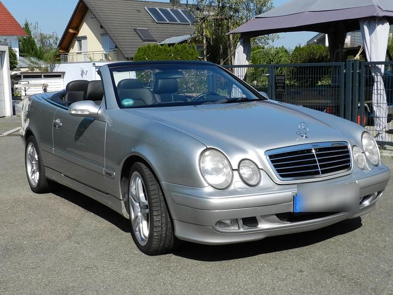Silber Gebraucht 2003 Mercedes CLK230 Edition Cabrio | 7.550 € - Bild 1/4