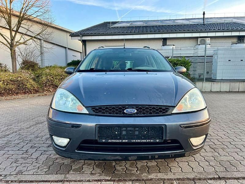 Gebraucht Ford Focus Ambiente 101 PS (74 kW) 2003 Grau Limousine