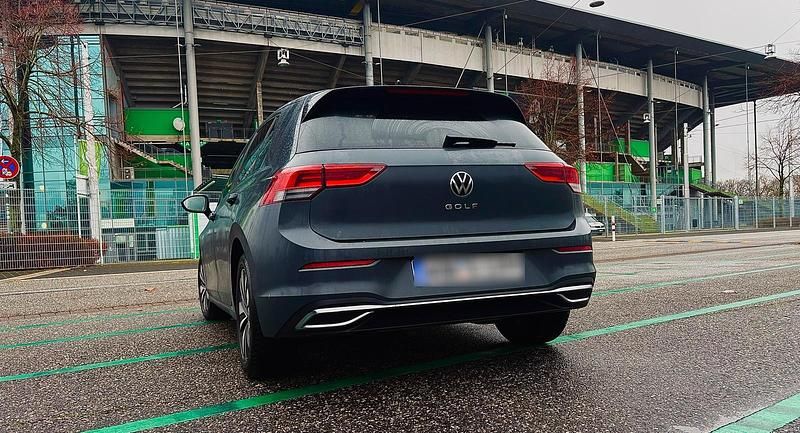 Gebraucht VW Golf VIII 150 PS (110 kW) 2023 Grau Kleinwagen
